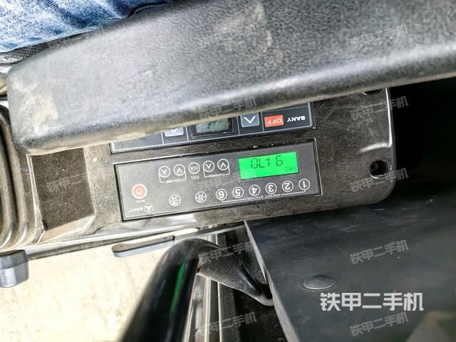 座椅左側(cè)控制臺(tái)/音響/含左手柄（駕駛室部分）