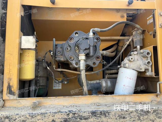 液壓泵艙室正面整體（整機(jī)外觀）