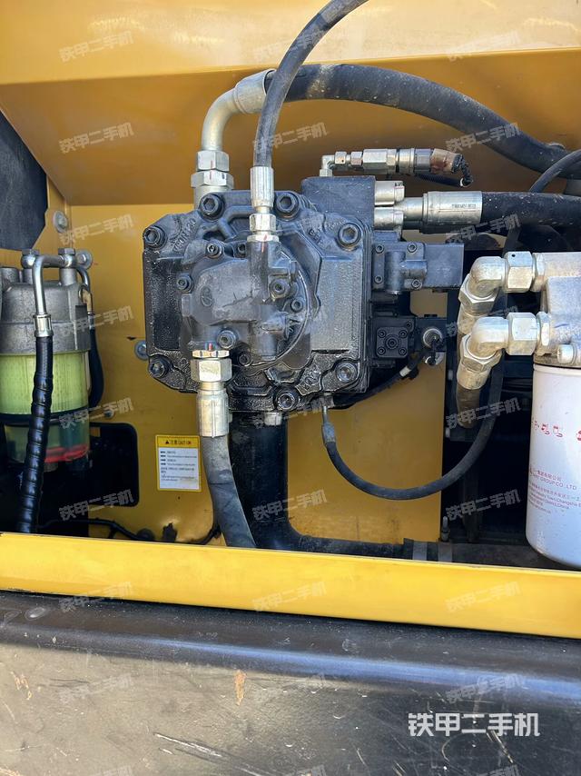 液壓泵斜45?左（大件艙室）