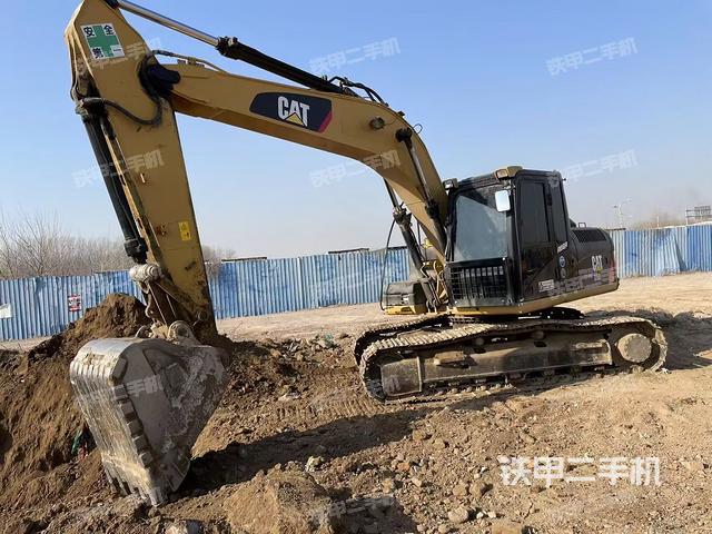 駕駛室頂部（整機外觀）