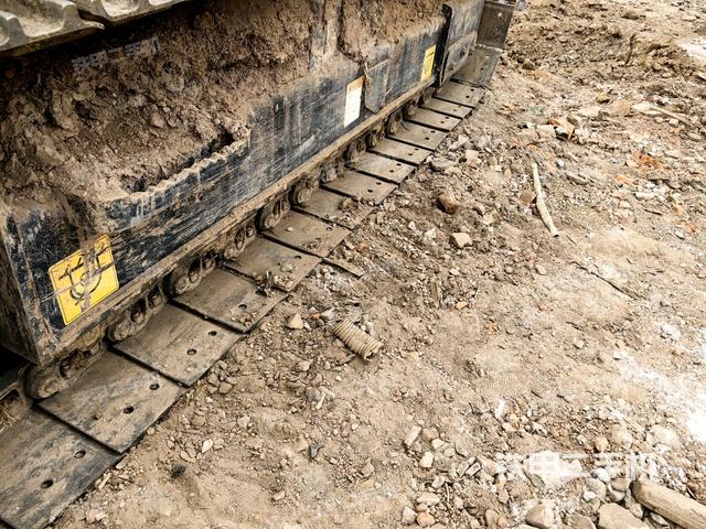 右側(cè)履帶整體?（行走機(jī)構(gòu)）