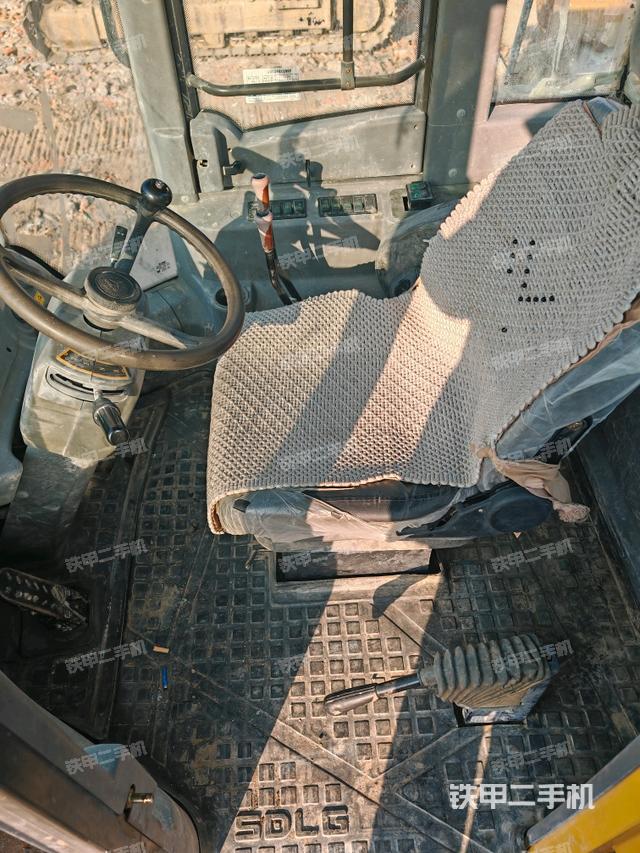 駕駛室操作臺（整機外觀及大件）