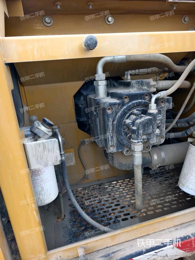 液壓泵斜45?左（大件艙室）