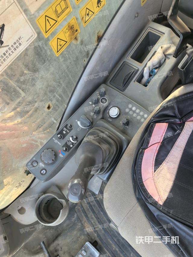 座椅左側(cè)控制臺(tái)/音響/含左手柄(駕駛室部分) 座椅左側(cè)控制臺(tái)/音響/含左手柄(駕駛室部分)