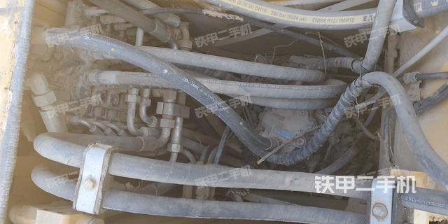 回转马达和主控阀（整机外观）