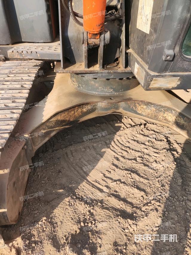 轉(zhuǎn)盤和下車架正前（工作和回轉(zhuǎn)裝置）