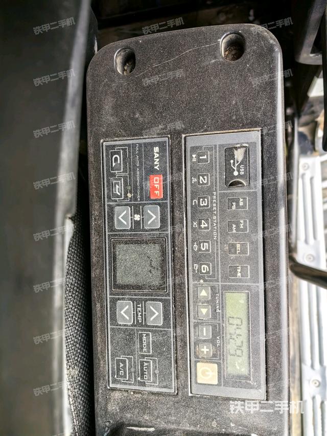 座椅右側(cè)控制臺/鑰匙門/油門/含右手柄（駕駛室部分）