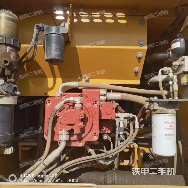 液壓泵艙室正面整體(整機外觀) 液壓泵艙室正面整體(整機外觀)