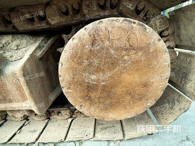 單側(cè)履帶整體(整機(jī)外觀) 單側(cè)履帶整體(整機(jī)外觀)