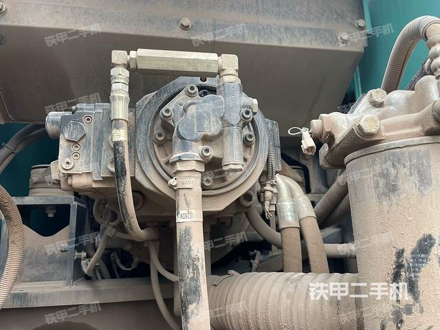 液壓泵艙室正面整體（整機(jī)外觀）