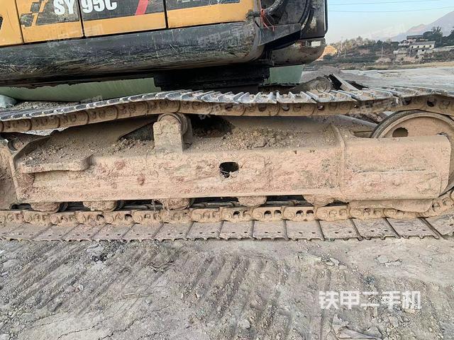 單側(cè)履帶整體(整機(jī)外觀) 單側(cè)履帶整體(整機(jī)外觀)