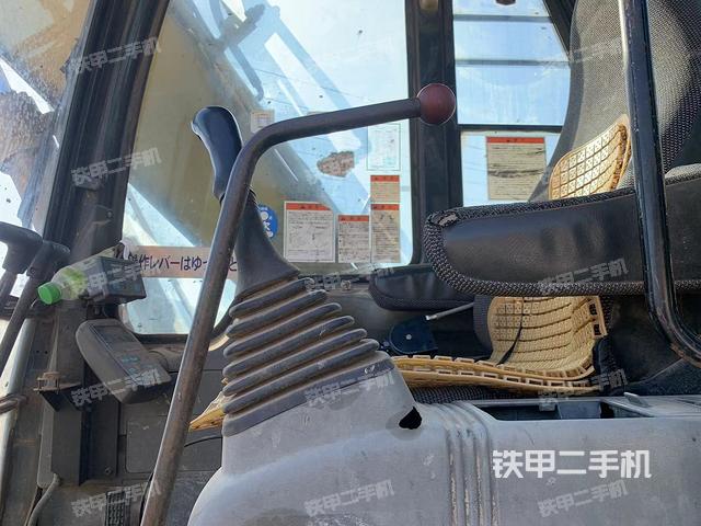 駕駛室整體(整機外觀) 駕駛室整體(整機外觀)