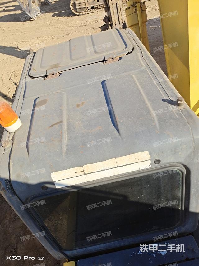 駕駛室頂部（整機(jī)外觀）