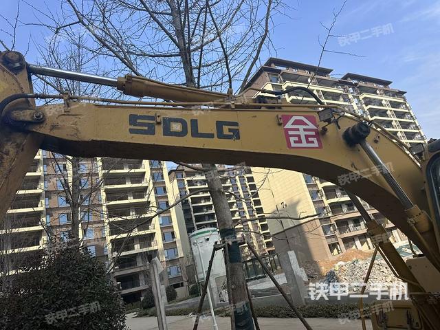 大臂油缸整體?豎拍(工作和回轉(zhuǎn)裝置) 大臂油缸整體?豎拍(工作和回轉(zhuǎn)裝置)