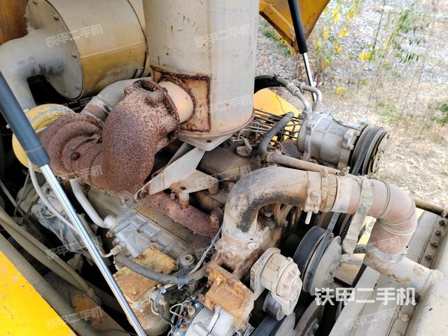 發(fā)動機艙全景（壓路機發(fā)動機艙）