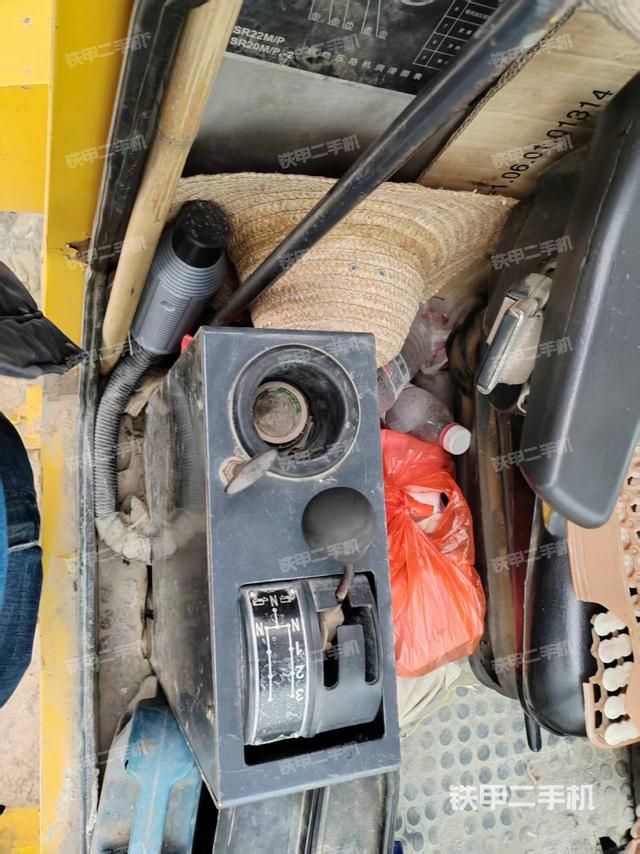 操作把手（壓路機(jī)駕駛室）