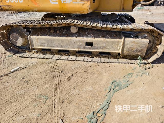 右側(cè)履帶整體?(行走機(jī)構(gòu)) 右側(cè)履帶整體?(行走機(jī)構(gòu))