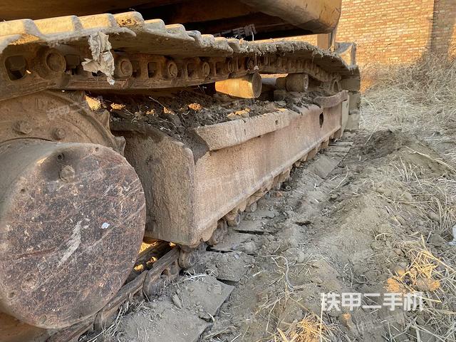 單側(cè)履帶整體(整機外觀) 單側(cè)履帶整體(整機外觀)