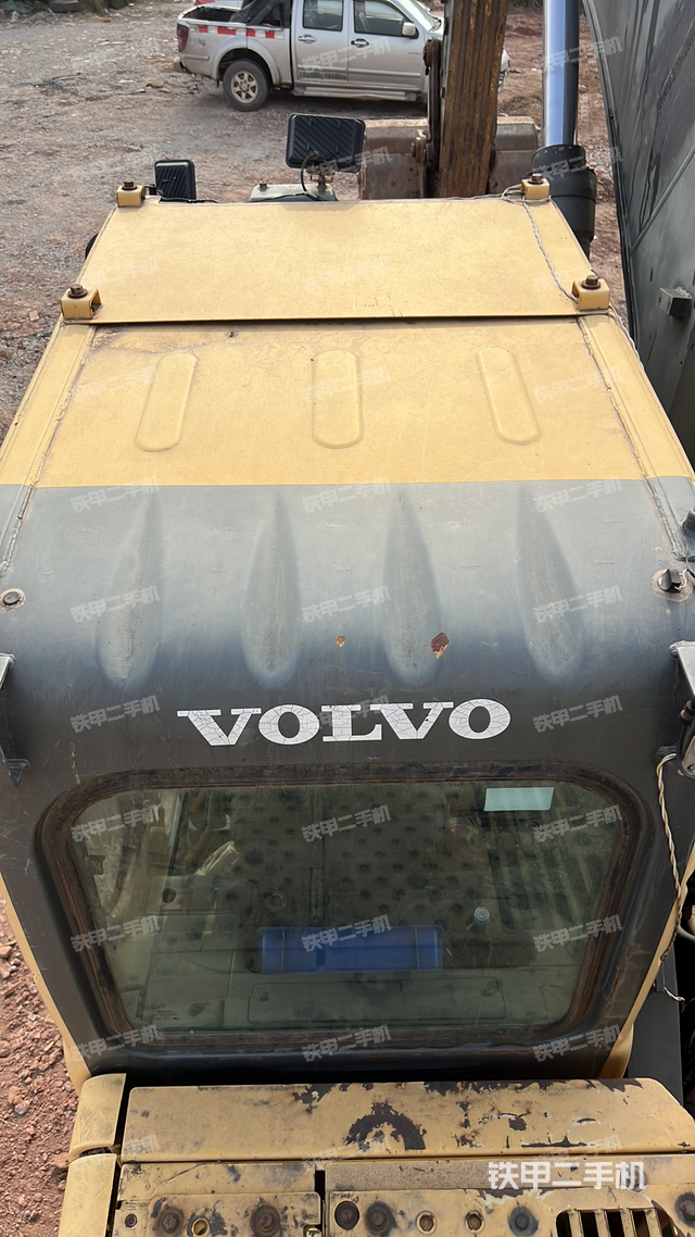 驾驶室顶部（整机外观）