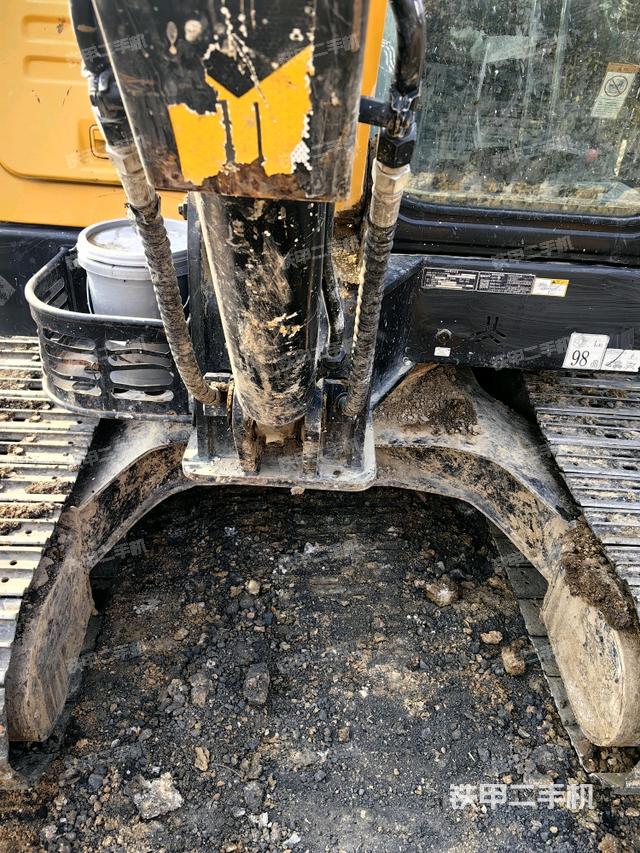 大臂根部?斜（工作和回轉(zhuǎn)裝置）