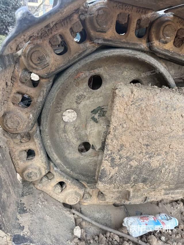 右側(cè)行走馬達蓋板(行走機構(gòu)) 右側(cè)行走馬達蓋板(行走機構(gòu))