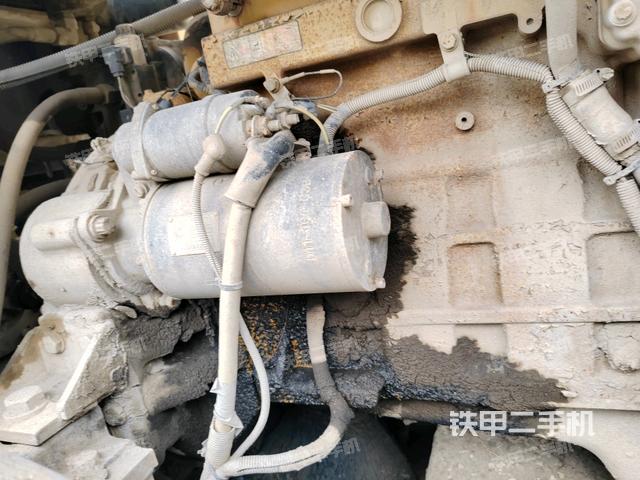 分動箱或變速箱（壓路機(jī)發(fā)動機(jī)艙）