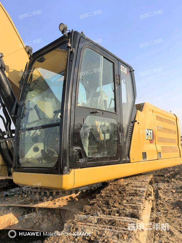 左后方玻璃角標(biāo)（駕駛室部分）