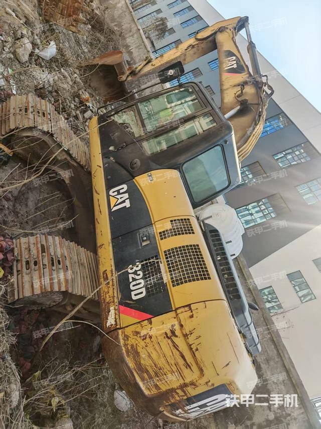 駕駛室整體(整機(jī)外觀) 駕駛室整體(整機(jī)外觀)