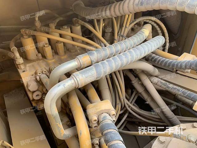 回轉(zhuǎn)馬達和主控閥（整機外觀）