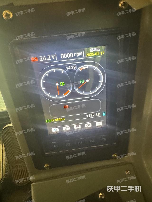 駕駛室整體(整機(jī)外觀) 駕駛室整體(整機(jī)外觀)