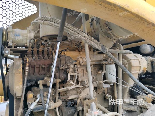 發(fā)動機(jī)艙全景（壓路機(jī)發(fā)動機(jī)艙）