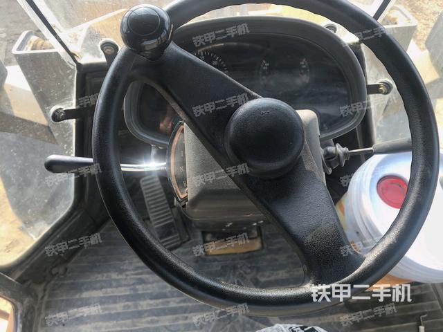 操作桿  檔位(駕駛室部分) 操作桿  檔位(駕駛室部分)