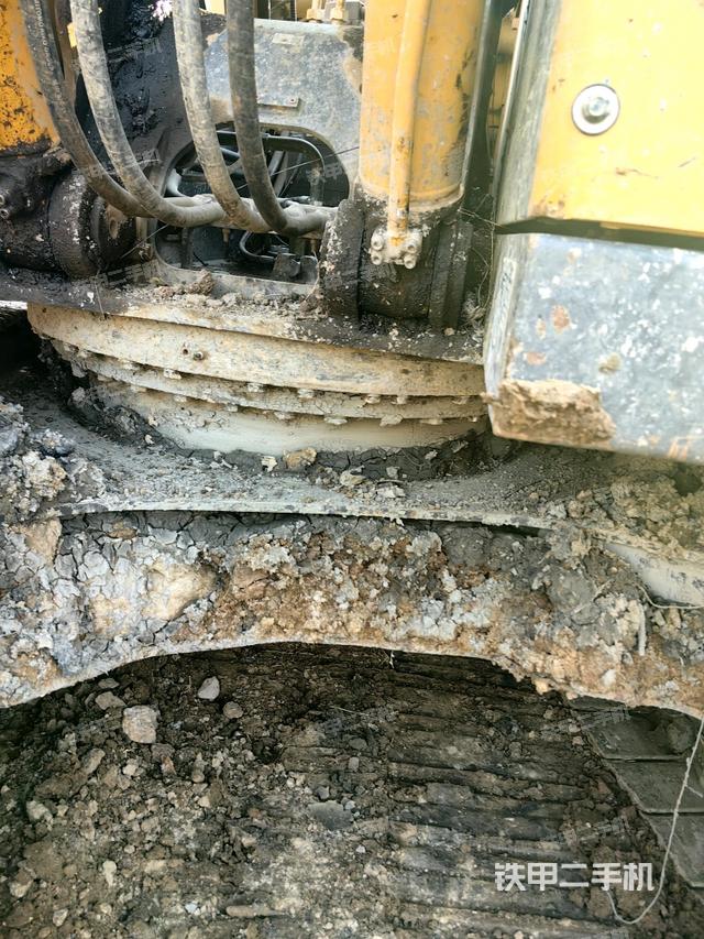 轉(zhuǎn)盤和下車架正前（工作和回轉(zhuǎn)裝置）