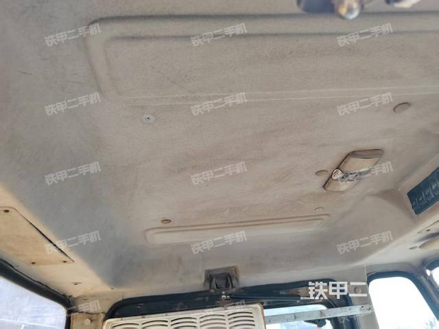 駕駛室頂蓬內(nèi)（壓路機(jī)駕駛室）