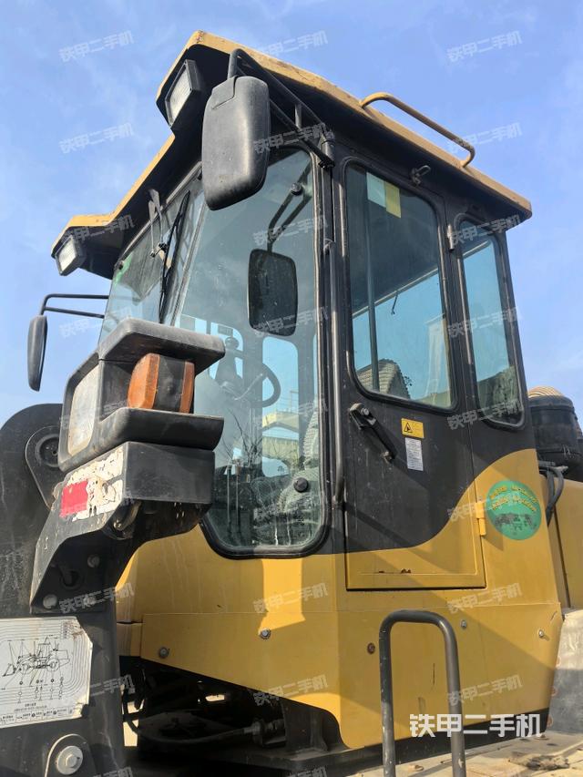 駕駛室正側(cè)(駕駛室部分) 駕駛室正側(cè)(駕駛室部分)