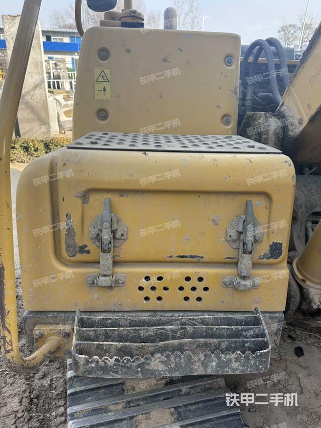 大臂背部俯視(工作和回轉(zhuǎn)裝置) 大臂背部俯視(工作和回轉(zhuǎn)裝置)