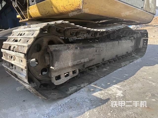 右側(cè)履帶整體?(行走機(jī)構(gòu)) 右側(cè)履帶整體?(行走機(jī)構(gòu))