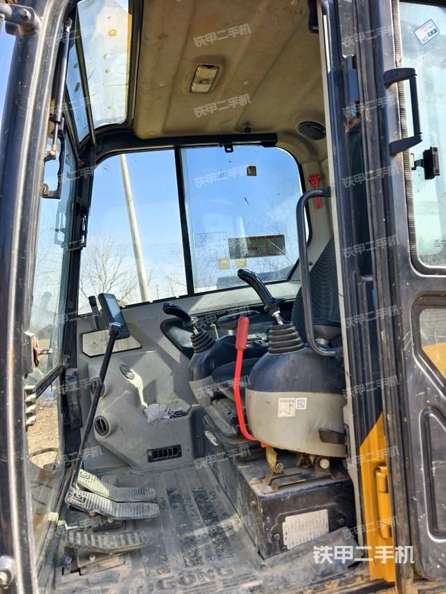 ?駕駛室正側(cè)（駕駛室部分）