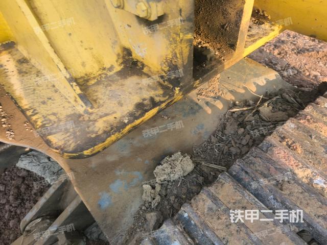 轉(zhuǎn)盤(pán)和下車(chē)架正前(工作和回轉(zhuǎn)裝置) 轉(zhuǎn)盤(pán)和下車(chē)架正前(工作和回轉(zhuǎn)裝置)