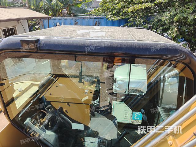 驾驶室顶部（整机外观）