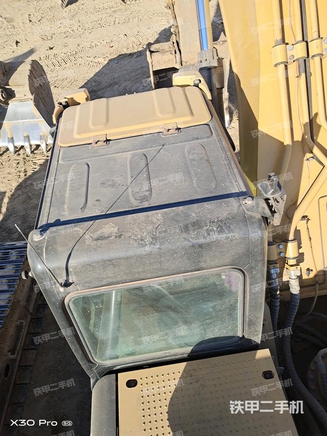 駕駛室頂部（整機外觀）