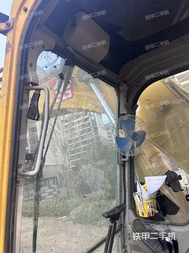 后窗玻璃角標(駕駛室部分) 后窗玻璃角標(駕駛室部分)