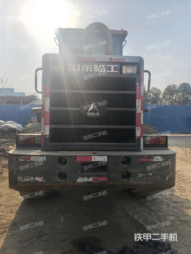 正后方(整機(jī)外觀) 正后方(整機(jī)外觀)