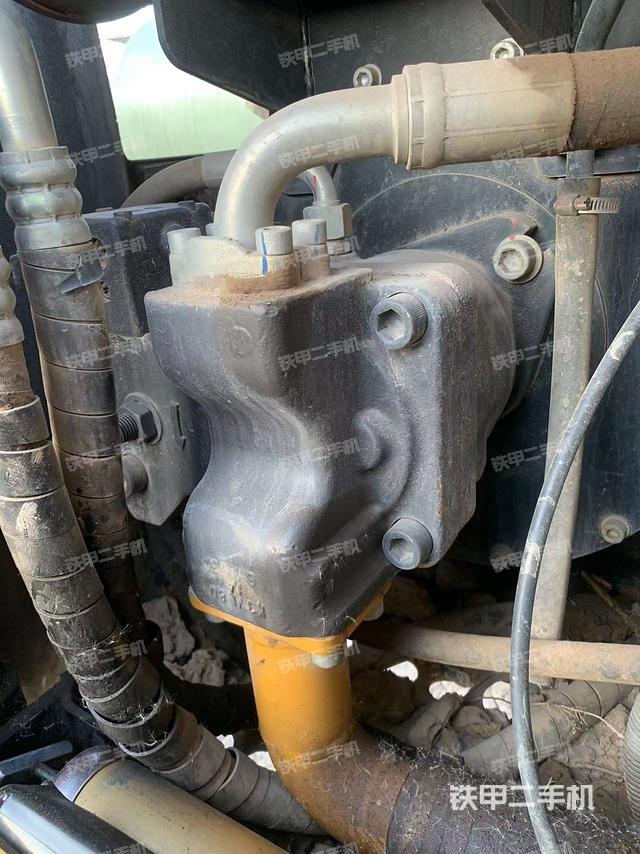 液壓泵艙室正面整體(整機(jī)外觀) 液壓泵艙室正面整體(整機(jī)外觀)