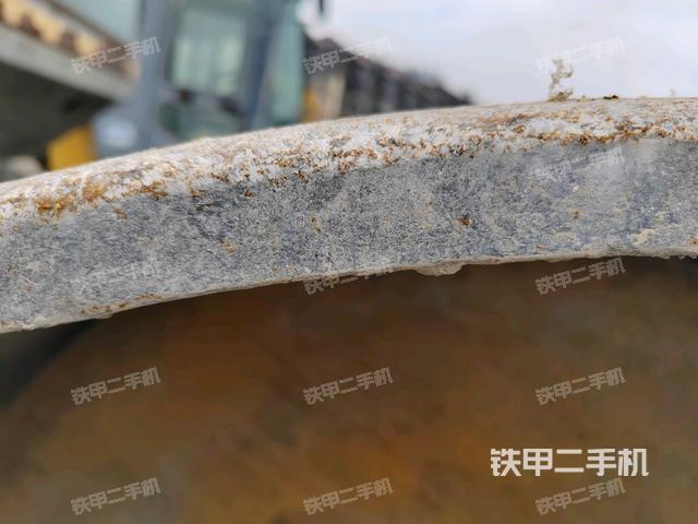 后輪右側(cè)全景（壓路機(jī)前后車架）