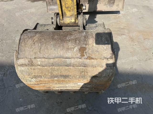鏟斗右后整體(工作和回轉(zhuǎn)裝置) 鏟斗右后整體(工作和回轉(zhuǎn)裝置)