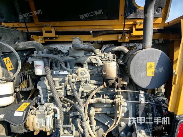 發(fā)動(dòng)機(jī)室（上車部件）