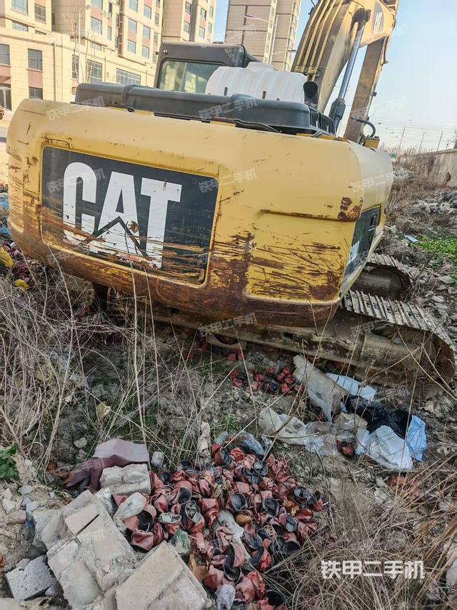 駕駛室頂部(整機(jī)外觀) 駕駛室頂部(整機(jī)外觀)