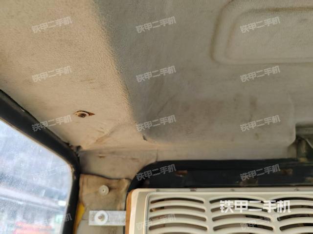 操作臺全景（壓路機(jī)駕駛室）