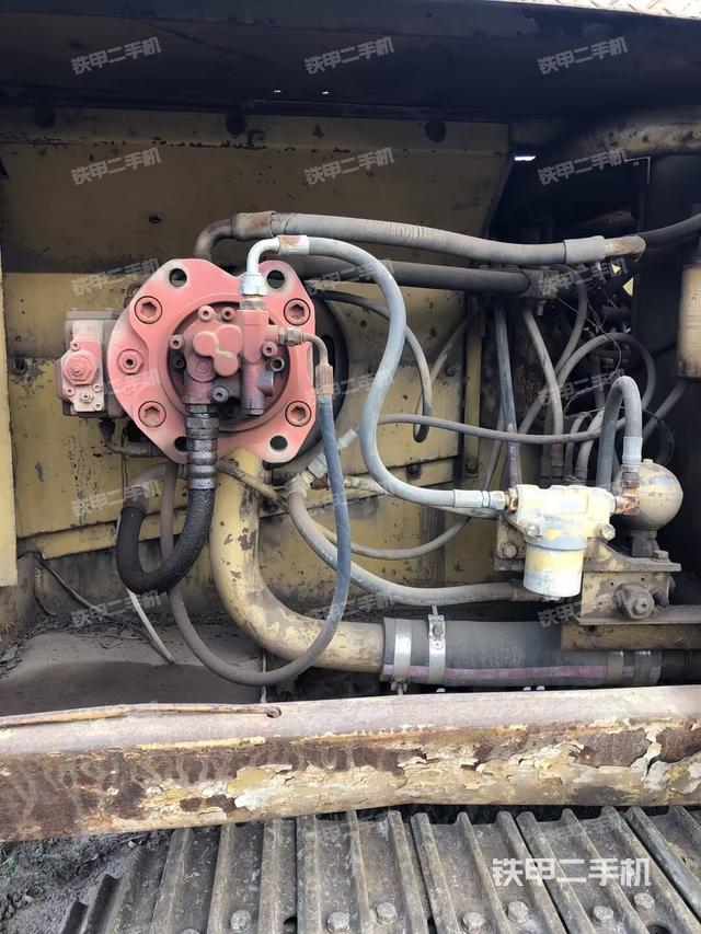 液壓泵艙室正面整體（整機(jī)外觀）